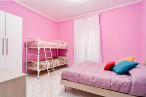 a bedroom with purple walls and a bunk bed at Il Ciclamino in Tarquinia