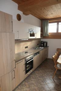 Kuchyň nebo kuchyňský kout v ubytování Ferienwohnung Schaffenrath