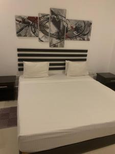 Postel nebo postele na pokoji v ubytování Sunrise Palace Negombo