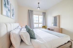 Postel nebo postele na pokoji v ubytování Hashtag Holiday Home - Stylish 1 Bedroom apartment in The Greens