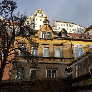 a building with a tower on top of it at Ferienwohnung am Schloss Colditz in Colditz