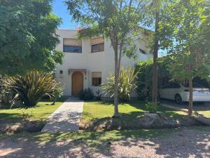 a white car parked in front of a house at Casa H6 in Maipú