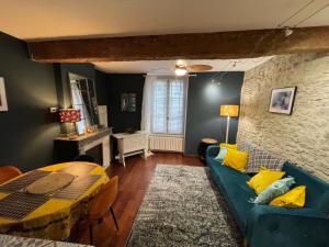 Χώρος καθιστικού στο la maison des chapeliers