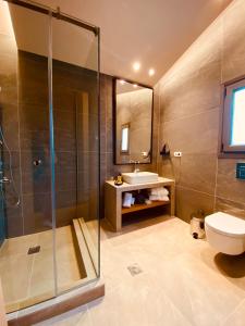 A bathroom at Irene's Resort
