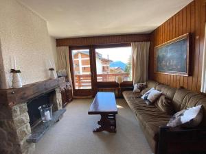 Ruang duduk di Ski in/out 150 m, 2 chambres , 6 personnes.