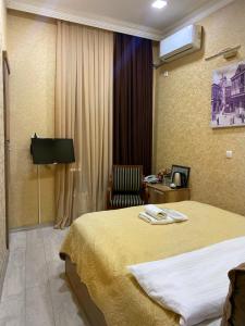 TV a/nebo společenská místnost v ubytování Epic Meidan Hotel
