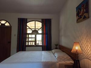 a bedroom with a bed and a window at Banana Lodge in Puerto Misahuallí