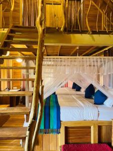 Postel nebo postele na pokoji v ubytování Rock Shade Chalet- Sigiriya