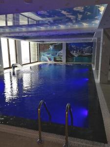 a large swimming pool in a building with a water park at President Kop - Apartmani Wiseman in Kopaonik