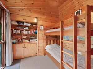 Η βιβλιοθήκη της παραθεριστικής κατοικίας