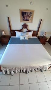 Letto o letti in una camera di Fisherman's Inn Hotel