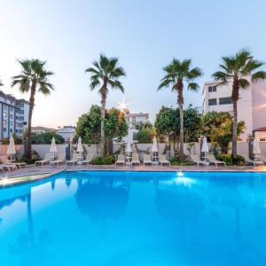 Бассейн в Motto Premium Hotel&Spa или поблизости