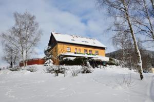 Steakhouse & Pension Crazy Horse v zimě