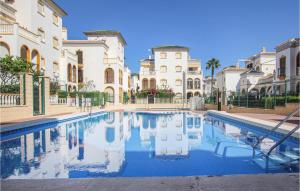 Bazén v ubytovaní Pet Friendly Apartment In Torrevieja alebo v jeho blízkosti