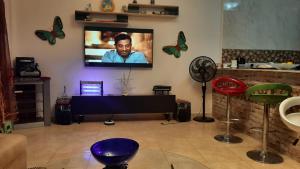 TV a/nebo společenská místnost v ubytování Chalet Amexico Paradise - Ain Sokhna