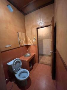 Koupelna v ubytování Akha River House CR