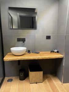 Ένα μπάνιο στο Chiatamone Luxury Home