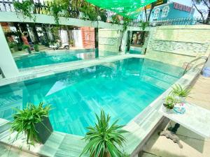 Swimmingpoolen hos eller tæt på Nhà phố hồ bơi nhỏ - Giá đẹp