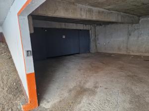 Fotografia z galérie ubytovania "Miramonte" appartement avec terrasse vue montagne et parking privatif sous-sol, à proximité immédiate des pistes, cœur de Vars les Claux, secteur point show avec commodités et piscine chauffée de plein air v destinácii Vars