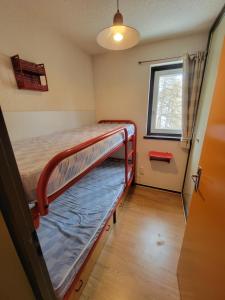 Posteľ alebo postele v izbe v ubytovaní "Miramonte" appartement avec terrasse vue montagne et parking privatif sous-sol, à proximité immédiate des pistes, cœur de Vars les Claux, secteur point show avec commodités et piscine chauffée de plein air