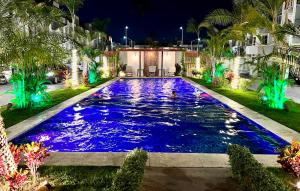 בריכת השחייה שנמצאת ב-Penthouse Manzanillo exclusivo con alberca או באזור