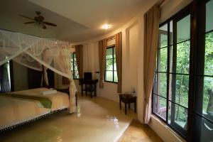 Ένα ή περισσότερα κρεβάτια σε δωμάτιο στο Forest falls Garden Maerim Chiangmai ตาดปลาแคมป์ออร์แกนิคฟาร์มสเตย์เชียงใหม่