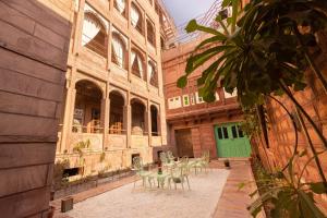 a courtyard with tables and chairs in a building at Amritara Manak Haveli, Jodhpur in Jodhpur