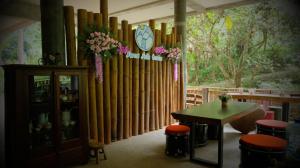 Εστιατόριο ή άλλο μέρος για φαγητό στο Forest falls Garden Maerim Chiangmai ตาดปลาแคมป์ออร์แกนิคฟาร์มสเตย์เชียงใหม่