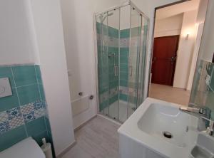 a bathroom with a sink and a shower at Oasi - By Ligooria in Pietra Ligure