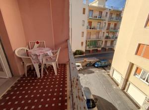 En balkon eller terrasse på Oasi - By Ligooria