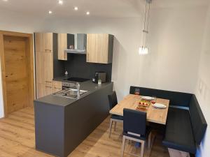 Kuchyň nebo kuchyňský kout v ubytování Leonies Appartement