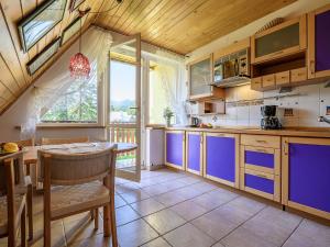 Kuchyňa alebo kuchynka v ubytovaní VistZakopane - Polarny Apartment + 24 fotografií