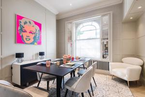 a dining room with a table and chairs at The Notting Hill Townhouse in London
