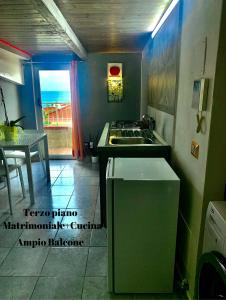 A kitchen or kitchenette at Enza Vacanze