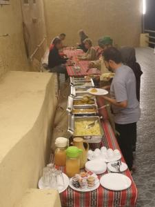 Eten bij of ergens in de buurt van het hotel

