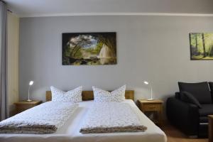 Postel nebo postele na pokoji v ubytování Hotel Garni Am Klostermarkt