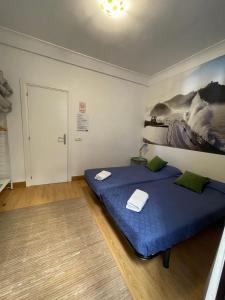 Postel nebo postele na pokoji v ubytování Gurtxu Rooms by Sun Sebastián