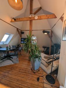 Galeriebild der Unterkunft Luxuriöses Penthouse mit Dachterrasse & Massagesessel EM-APARTMENTS DEUTSCHLAND in Bielefeld