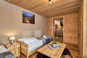 Postel nebo postele na pokoji v ubytování Apartament U Gosi