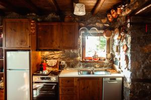 Kép E L chalet. A cosy mountain retreat. szállásáról Paleósz Ájosz Athanászioszban a galériában