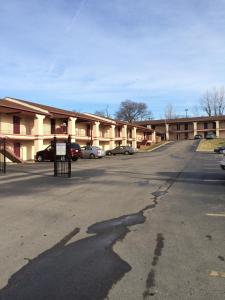 an empty parking lot in front of a building at Scottish Inn - Nashville in Nashville +27 photos