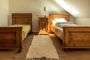 Ένα ή περισσότερα κρεβάτια σε δωμάτιο στο Somló Kolonics Kúria