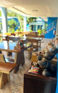 ein Spielzeugaffe, der in einem Restaurant auf einer Schachtel sitzt in der Unterkunft Twocans Resort KohMak - SHA in Ko Mak