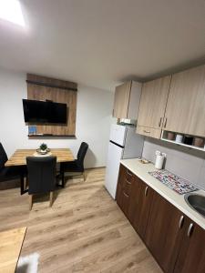 a kitchen and dining room with a table and a dining room at Apartman Antonovic in Valjevo