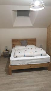 Ένα ή περισσότερα κρεβάτια σε δωμάτιο στο La Chouette-Appartement