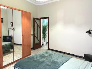 Posteľ alebo postele v izbe v ubytovaní Big spacious penthouse next to the sea