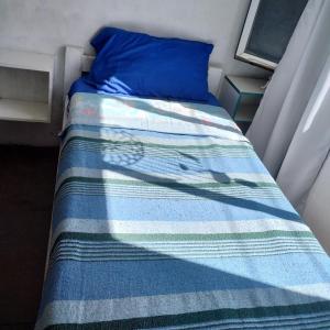 Una cama o camas en una habitación de Duplex Olavarría