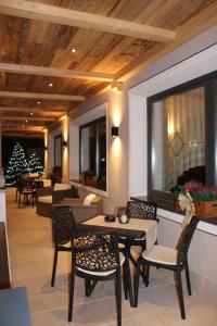 a living room with a table and chairs at Hotel Villa Cima Undici in Pozza di Fassa