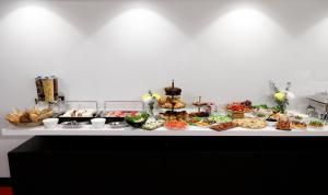 Makanan di atau berdekatan hotel