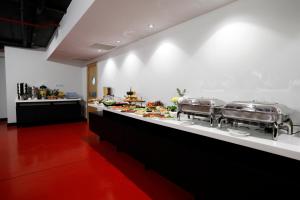 Makanan di atau berdekatan hotel